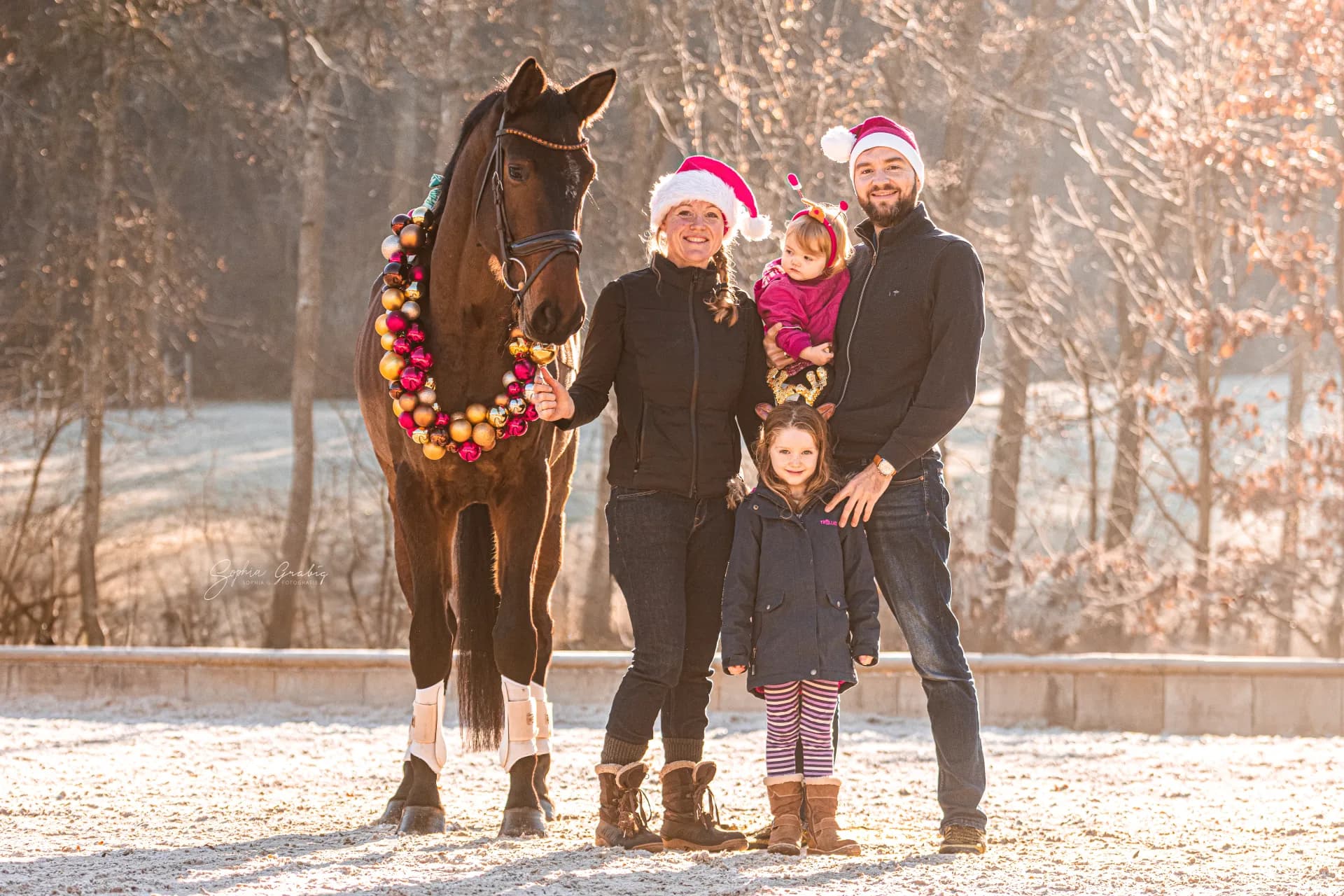 Die PferdeWert Gründer Sabine und Benjamin Reder mit Stute Blossi Die PferdeWert Gründer Sabine und Benjamin Reder mit Stute Blossi